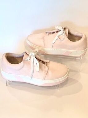 NWOB Women's, Size 7, designer sneakers LGND Lady S2 Cheeky, Blush Pink Suede.